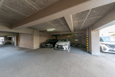 駐車場 -