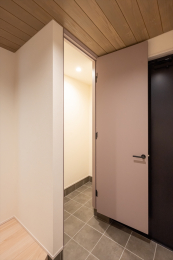  �y�Ԏ��[�i���փN���[�N�j�ɂ́A�S���t�o�b�O��x�r�[�J�[�Ȃǂ����[�ł��܂��B���ň��錺�ւ��������藘�p�ł��܂��B