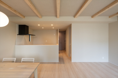  ��2.7���̓V�䍂�͂k�c������ɍL�����o���܂��B���Ƒ��݂�Ȃ������b�N�X���Đ����ł��闝�z�̃��r���O�ł��B