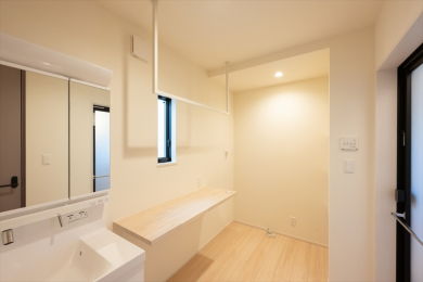  ���ʃ{�E���Ɩ{�̂���̌^�ƂȂ�A������u�T�b�v�ƂЂƐ@���ł��邨����ꂵ�₷�����ʑ�ł��B