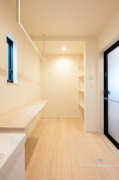  �L�X�����h���[���[���́A�A�C����������ߗނ���ލ�Ƃ܂őΉ��\�B�Z�����Ǝ����T�|�[�g���Ă�����������Ԃł��B