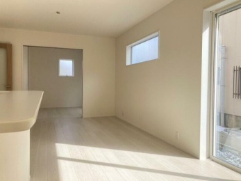 ���r���O -