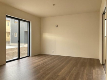 ���r���O -