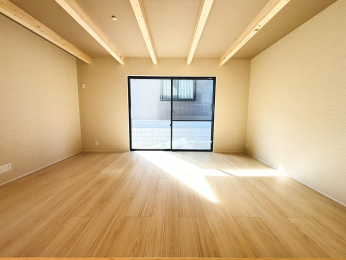  ��2.7���̓V�䍂�͂k�c������ɍL�����o���܂��B���Ƒ��݂�Ȃ������b�N�X���Đ����ł��闝�z�̃��r���O�ł��B