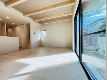 ���r���O -