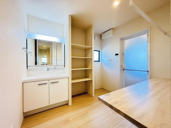  ���ʃ{�E���Ɩ{�̂���̌^�ƂȂ�A������u�T�b�v�ƂЂƐ@���ł��邨����ꂵ�₷�����ʑ�ł��B