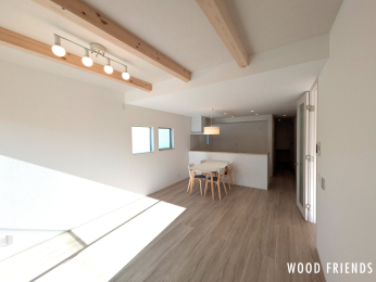  �Ƒ��݂�Ȃ��S�n�ǂ��߂����郊�r���O�_�C�j���O�B�Ǝ��₨�q���܂̏h��ȂǁA�ӂꂠ������݂Ȃ�����������߂������������܂��B