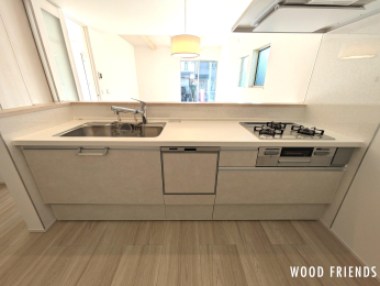  ���������Ȃ��烊�r���O��_�C�j���O�ɂ���Ƒ��Ɖ�b�ł���̂ŁA�Ǘ������Ȃ��A���R�ɃR�~���j�P�[�V���������܂�܂��B