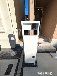 ���[ �mA���n�s�ݎ��ł����S���ĉו����󂯎�邱�Ƃ��ł����z�{�b�N�X�t���̃|�X�g�B���t���\���̂��߁A����h�~�₢������h�~�ɂȂ���܂��B�l�ڂɂ����֐�ɐݒu���邱�Ƃŗ}�~���ʂ�����܂��B