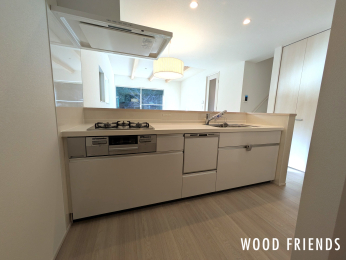  �mA���n1�x�ɂ�������̃��j���[������3���R�����t�̃V�X�e���L�b�`���B�H��􂢊����@�t�Ȃ̂ŐH��̐􂢕����y�X�ł��B