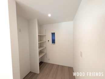  �mA���n�L�b�`���p�i��ЊQ���̔��~�i�̕ۊǂɏd�󂷂��^�p���g���[�B�L�b�`������̓������m�ۂ��Ă���̂ŁA�~�������̂������Ɏ��o���ĉƎ��������オ��܂��B