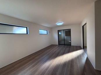 ���r���O -