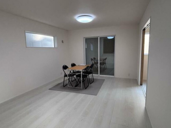 ���r���O -