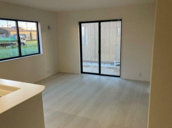 ���r���O -