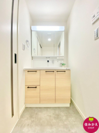  LxȎ[͂ʑɌ
Oʋ[≺iʐ^jɈo^̎[tĂA^I܁Eߗނ܂Ŏ[ł܂B