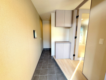  Vv㎿ȃfUČւ́A[͂̂݌˒IƉʔAƐۂɁBO[ñ^CƂ炩ȏƖA͋CoAAɂقƈ炰Ԃ܂B