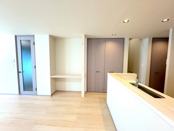  rOɂ́Aݑ[N₨ql̕׋ɂ֗ȃJE^[Xy[XB[͔tŐB݌vBO[WJ[̌A₳ۂoACeAƂ̒aQłB