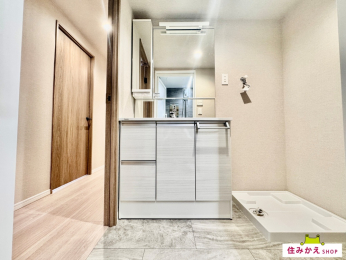  V[wbht̐ʉϑ́A
Ch^Cv̂̂V݂Ă܂B
iɂ͉ŝ[Xy[X݂ĂA
l[\łB