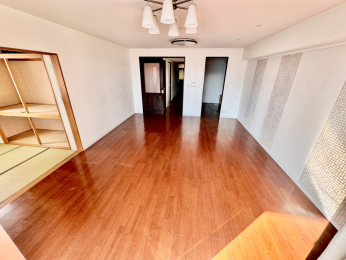  Ɛe݂{B
ӂɂ͏Ǝ{݂A₷ZƂȂĂ܂B
Y̎c}Vւ̂Z݂B
ЁA܂B