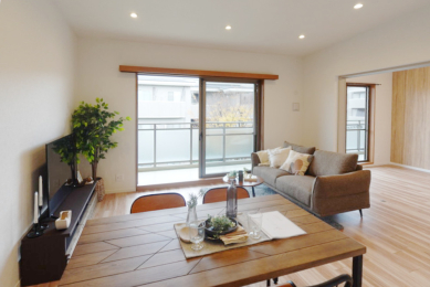 ���r���O -