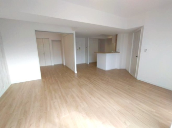 ���r���O -