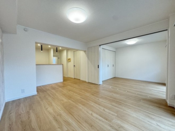 ���r���O -