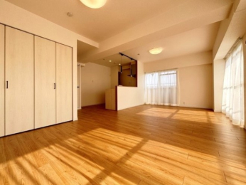 ���r���O -