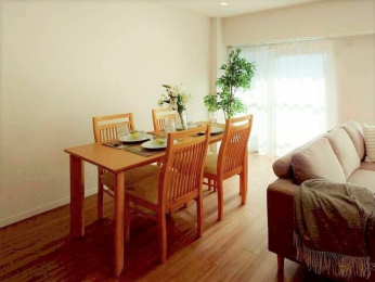 ���r���O -