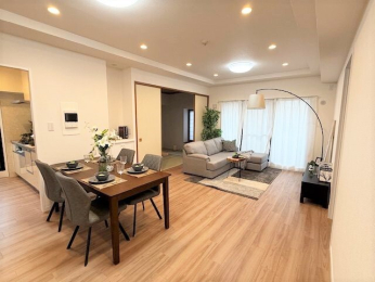 ���r���O -