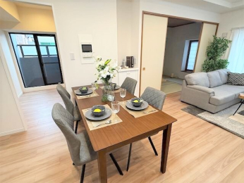 ���r���O -