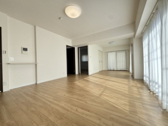 ���r���O -