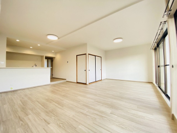 ���r���O -