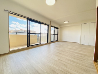 ���r���O -