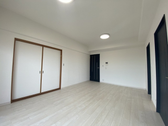 ���r���O -