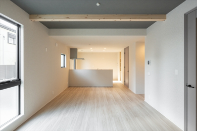 ���r���O -