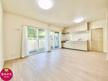 ���r���O -