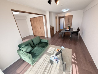 ���r���O -