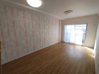 ���r���O -