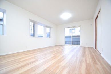 ���r���O -