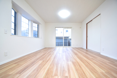 ���r���O -