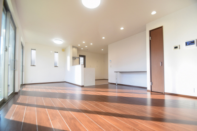 ���r���O -