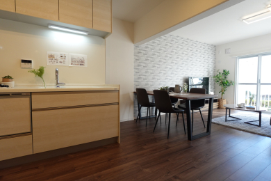 ���r���O -