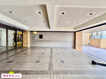 �G���g�����X -