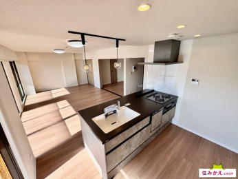 ���r���O -