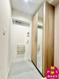  ���ւɂ́A��e�ʃV���[�Y�{�b�N�X�����p�ӂ��Ă���܂��B�C������������[�ł��邽�߁A���փX�y�[�X���������肳���邱�Ƃ��ł��܂��B