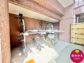  �~�n�����֏�́A�J�������̂�����S�̃X�y�[�X�B�ʋ΁E�ʊw�����K�ŁA�ړ��̎��R�x�����܂�܂��B�Z�܂��̗��֐������߂�A����Ɋ��Y���ݔ��ł��B