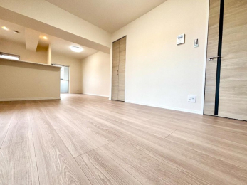 ���r���O -