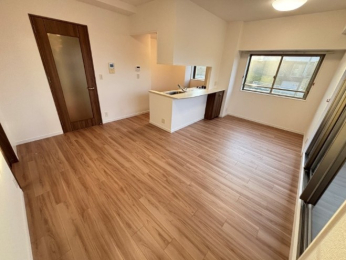 ���r���O -