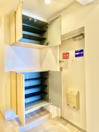  ���[�͖L�x�ȃV���[�Y�N���[�[�b�g�t�̂��߁A�X�b�L���Ƃ������ւŉ߂��������ł��܂��B