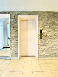  �G���x�[�^�[�t������
���{�����̓G���x�[�^�[���~�K�ɂ������܂��B